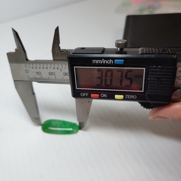 Natural untreated translucent grade A green jade pendant necklace - Picture 5 of 8